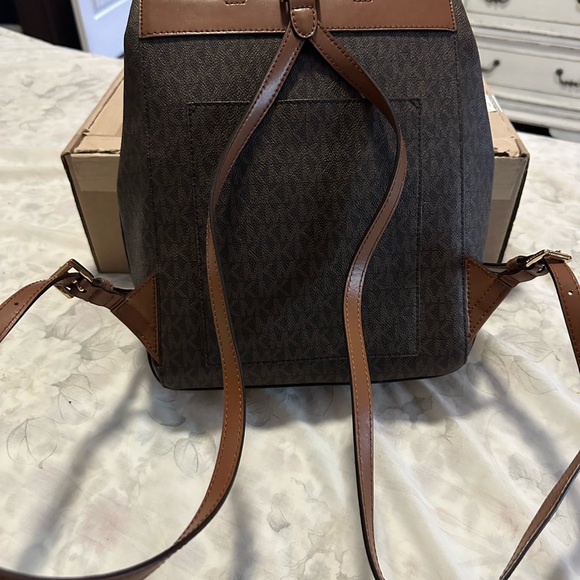Michael Kors large backpack - Picture 2 of 8